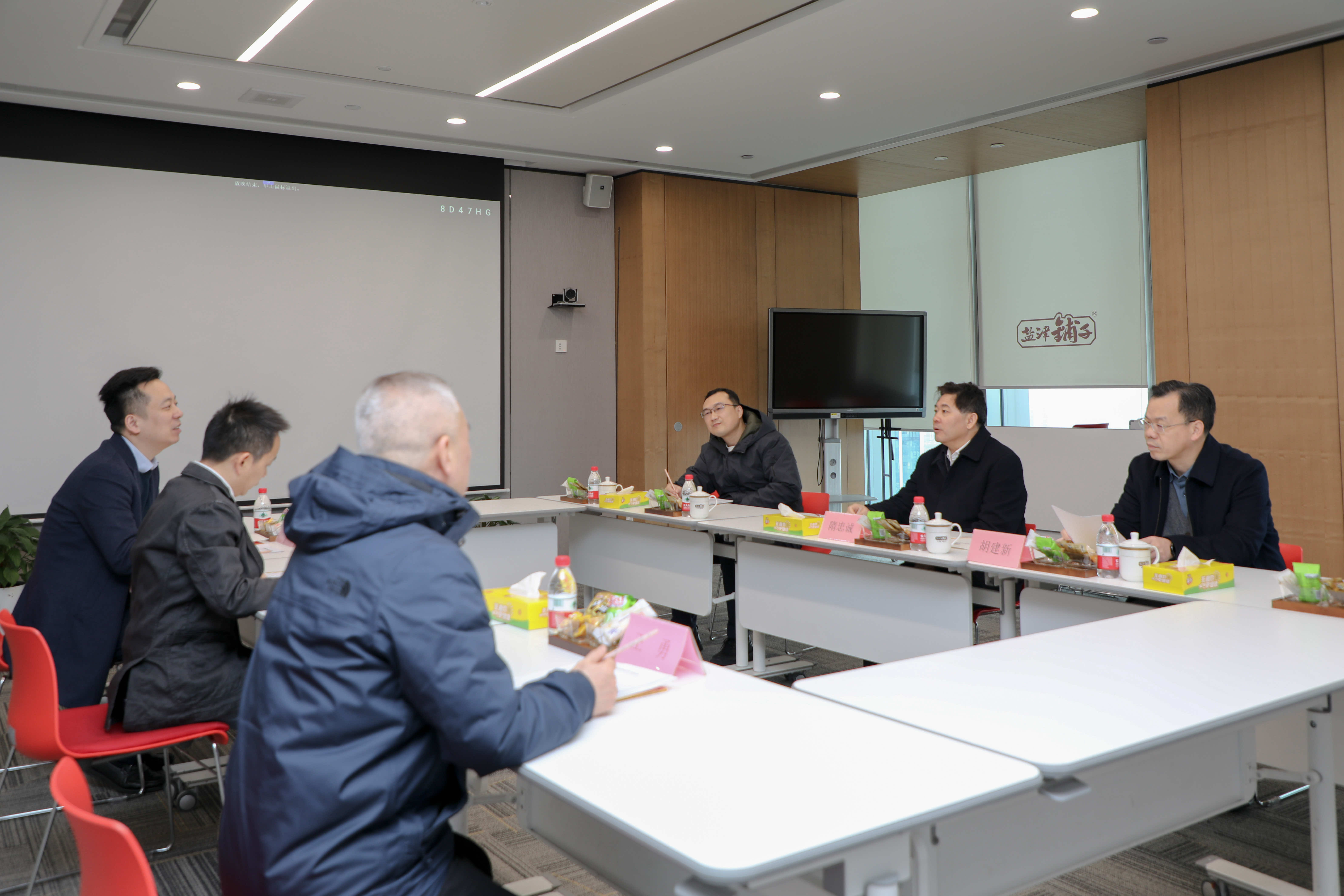 省委統(tǒng)戰(zhàn)部部長(zhǎng)隋忠誠(chéng)一行到鹽津鋪?zhàn)娱_展春節(jié)走訪慰問(wèn)