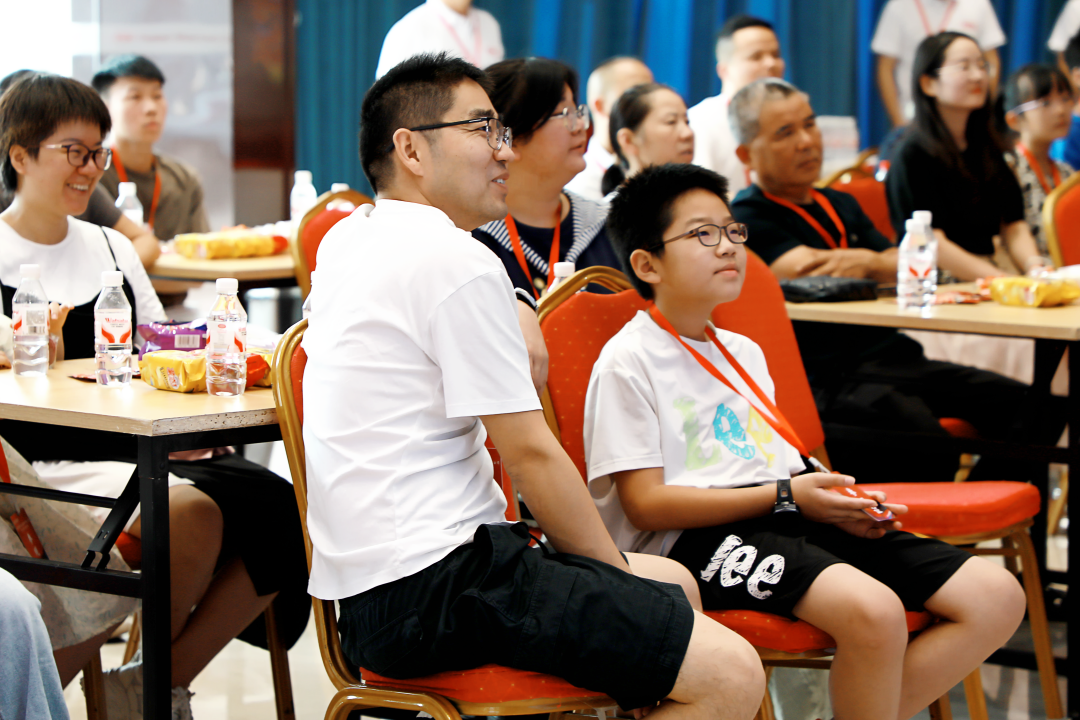 萌娃探班！2025鹽津鋪子員工家人開放日活動正式舉行